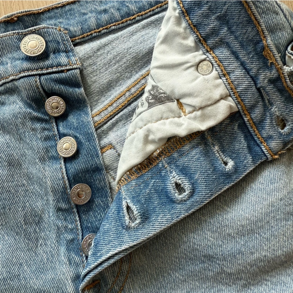 Levi's 501 High Rise 6” Jean Shorts Women’s Size 26 - Picture 9 of 14